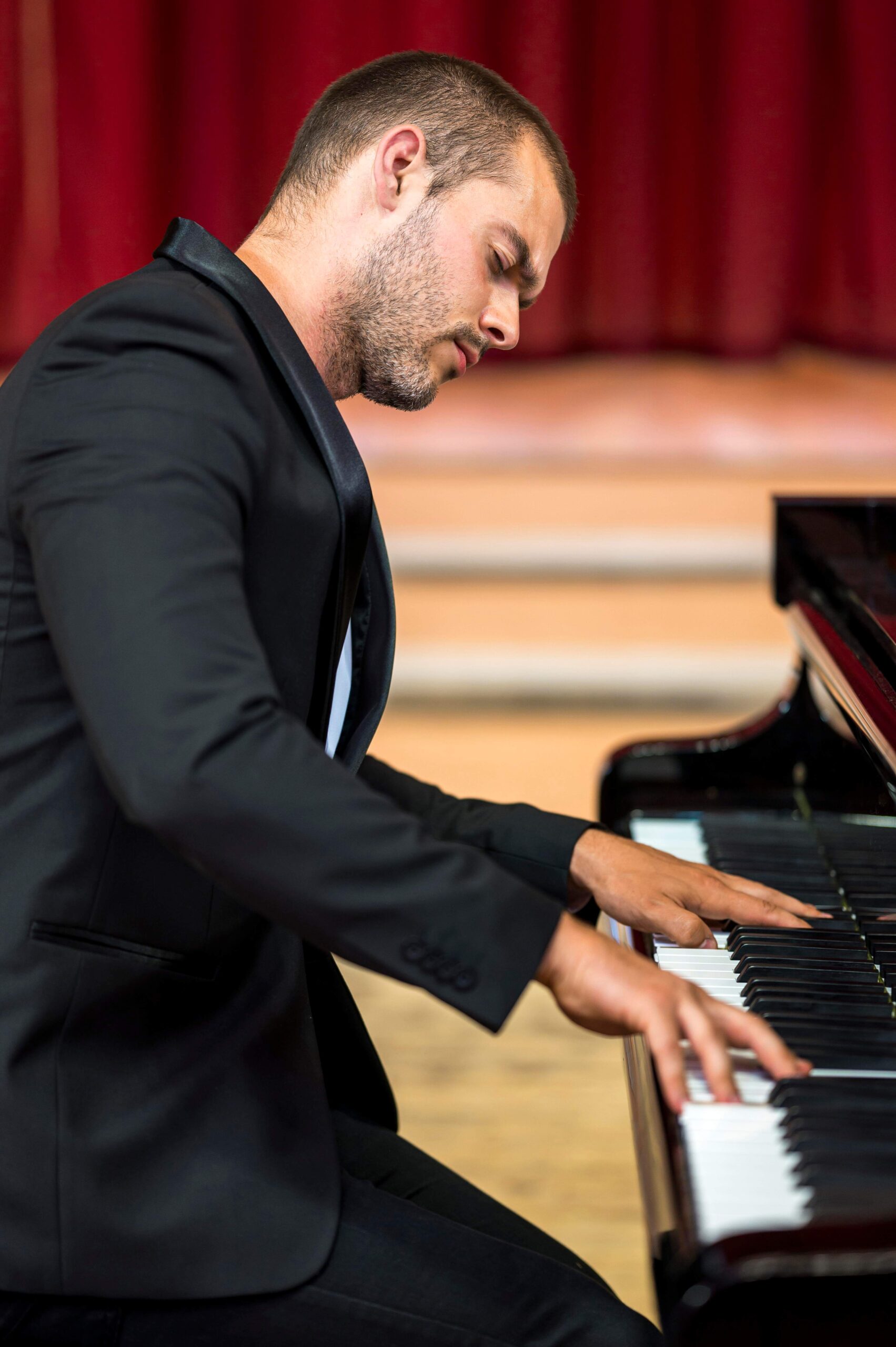 Cdim Chord: How to Play & Understand it on Guitar and Piano